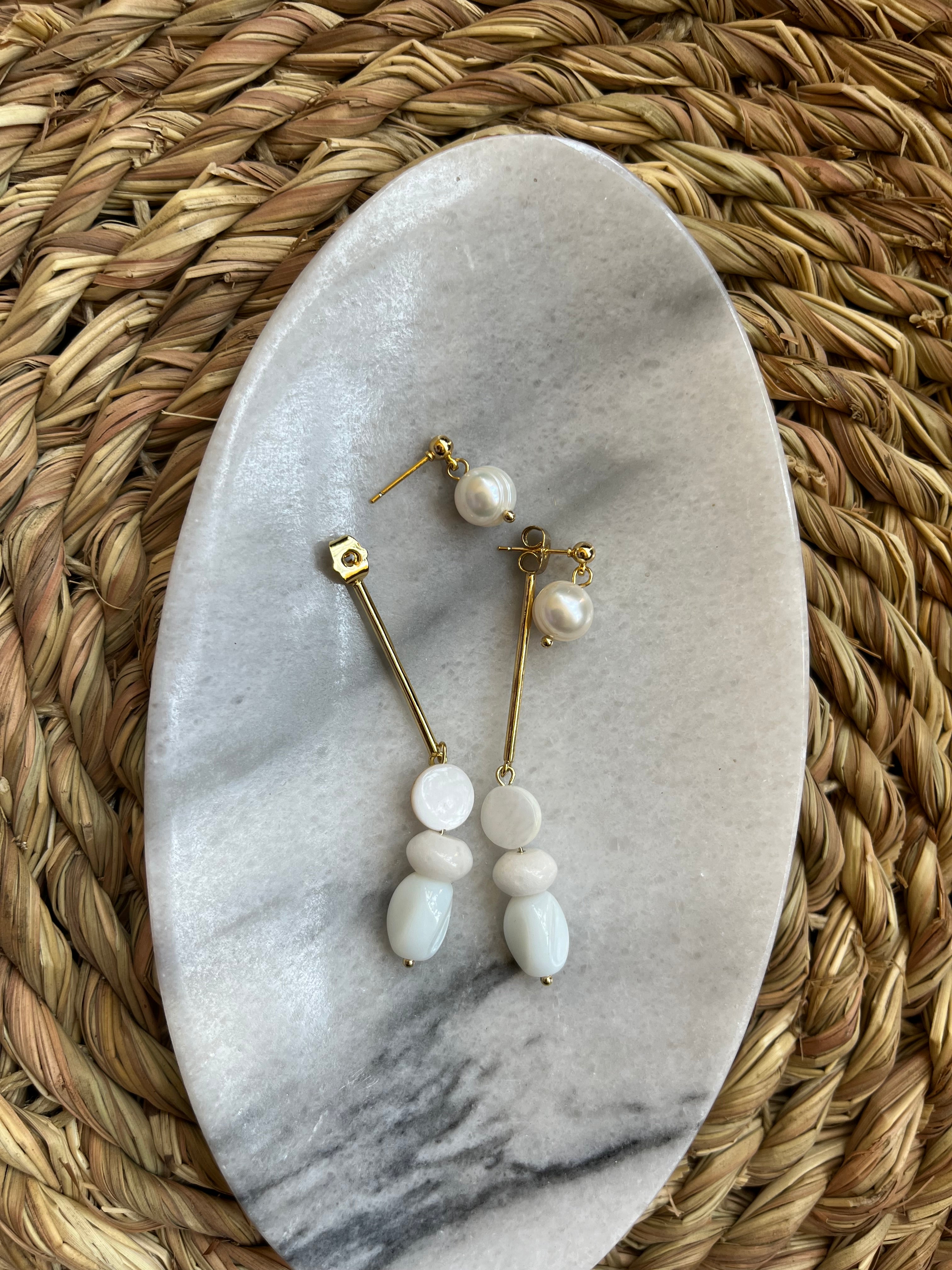 Versatile pearl earrings