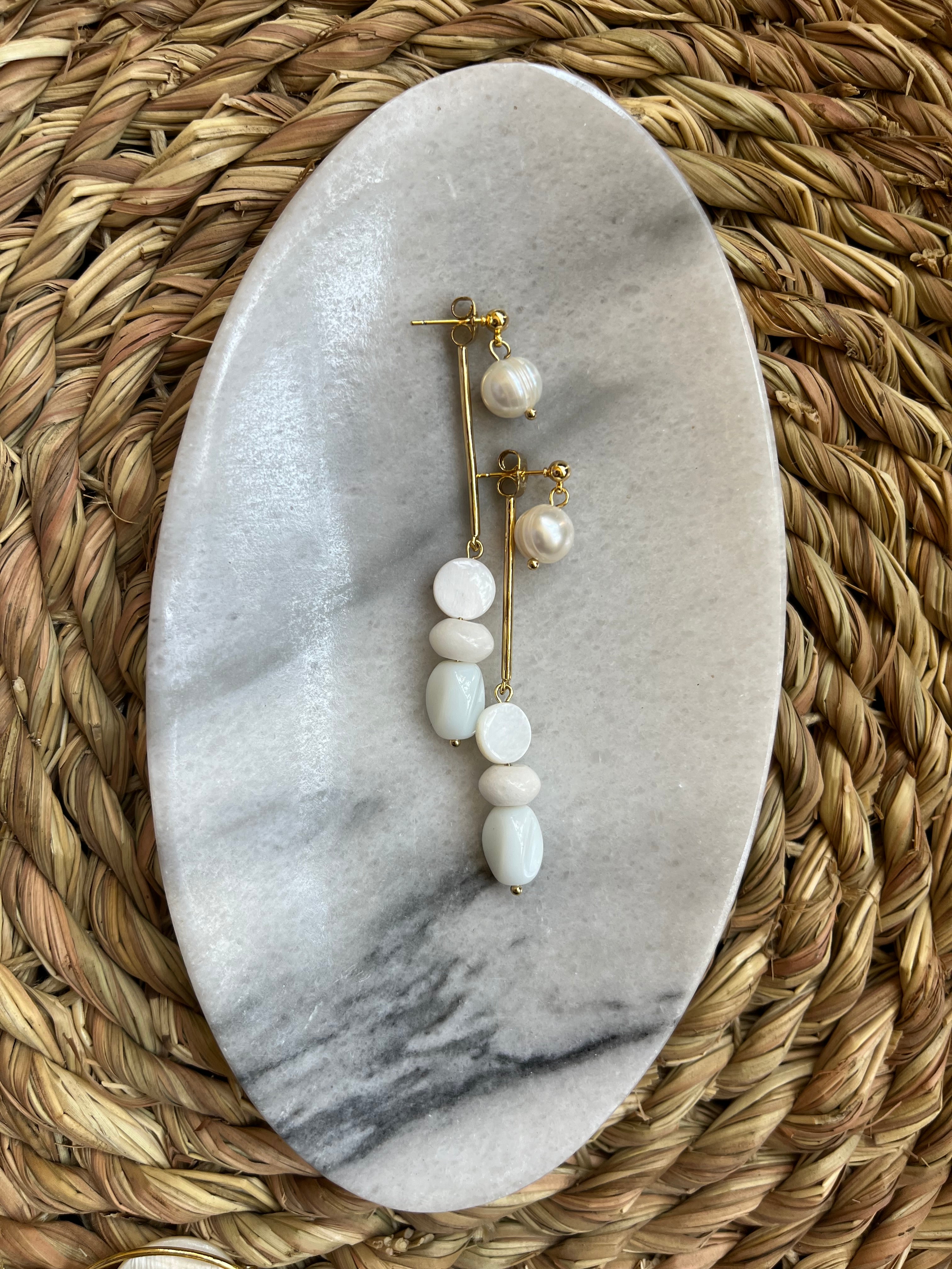 Versatile pearl earrings